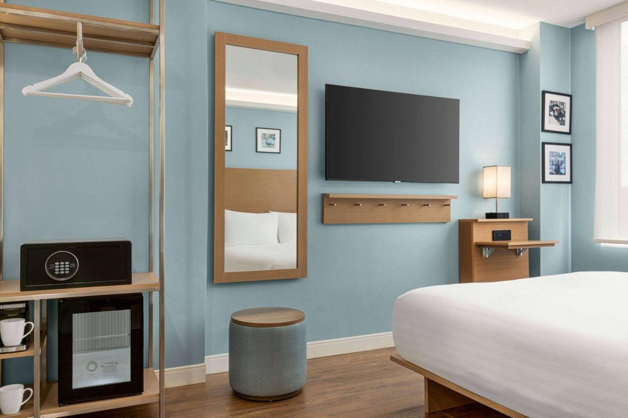 Wingate By Wyndham Bronx Haven Park Hotel New York Exterior photo