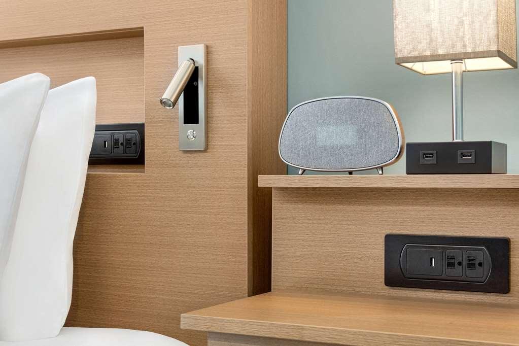 Wingate By Wyndham Bronx Haven Park Hotel New York Room photo