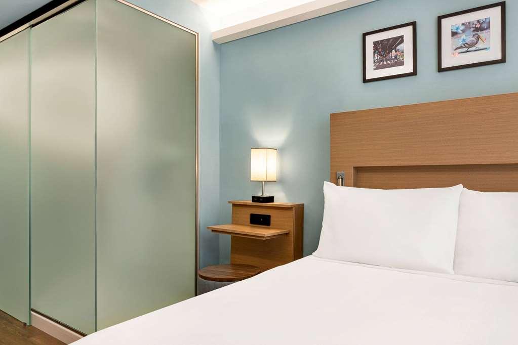 Wingate By Wyndham Bronx Haven Park Hotel New York Room photo